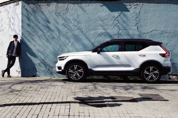 ボルボ　XC40　サイドビュー
