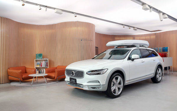 ボルボ　V90 クロスカントリー オーシャンレース エディション