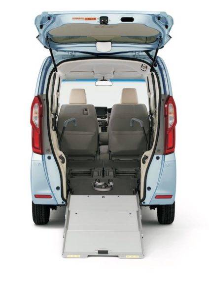 ホンダ　N-BOX G・スロープL ホンダ センシング リア