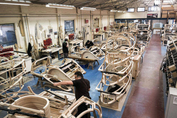 モーガン　モーガンカーズ・ジャパン　正規輸入開始　モーガン製造工場風景
