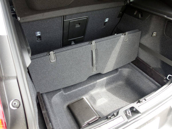 ボルボXC40　試乗　ラゲッジスペース