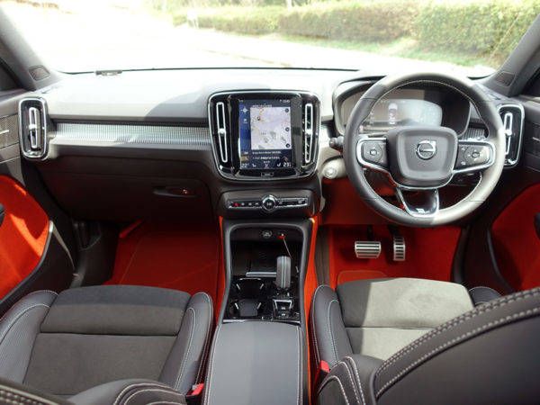 ボルボXC40　試乗　コックピット