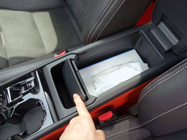 ボルボXC40　試乗　センターコンソールボックス　ティッシュケース