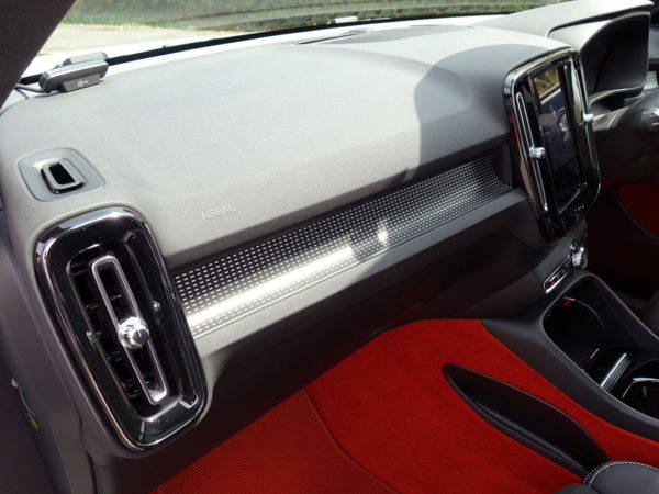 ボルボXC40　試乗　インパネ