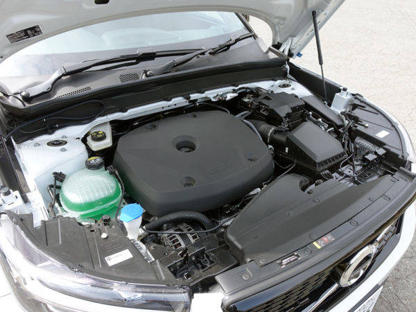 ボルボXC40　試乗　エンジンルーム