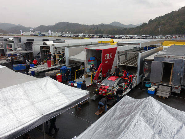 クルマと過ごす日々 vol.23 スーパーGT パドック風景