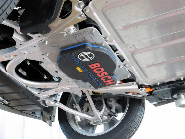 クルマと過ごす日々 vol.25　ボッシュ　非接触充電　350V