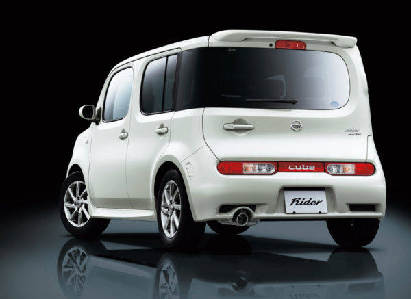 日産キューブ・ライダー リヤスタイル