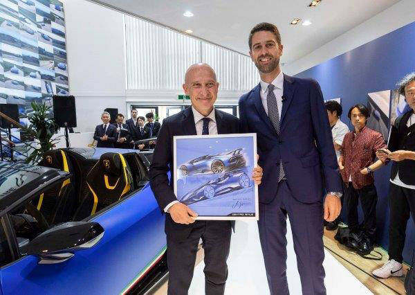 ランボルギーニ　ウラカン ペルフォルマンテ スパイダー　ジョルジョ・スタラーチェ駐日イタリア大使