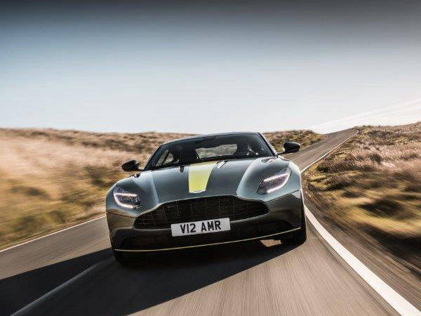 アストンマーチン　DB11AMR　走行風景