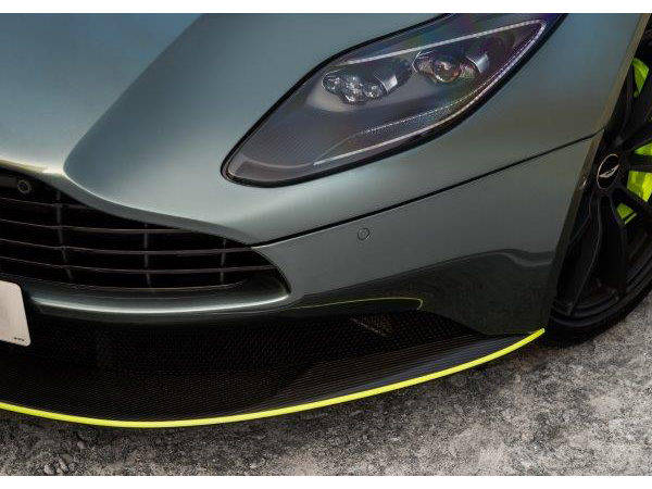 アストンマーチン　DB11AMR　カーボン製フロントリップスポイラー