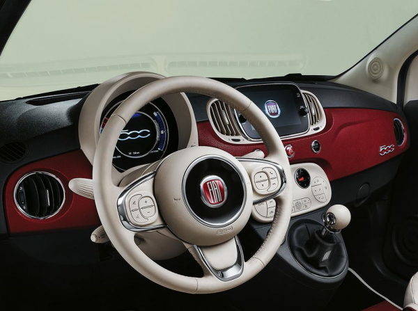 フィアット　500C 60th（シックスティース）　ステアリング