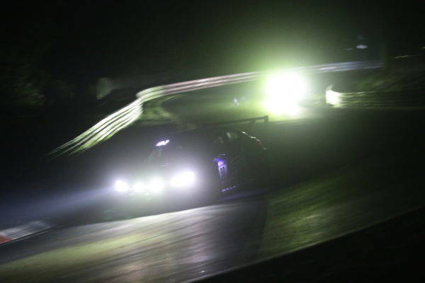 スバル STIの先端技術 決定版 Vol.14 スバル WRX STI ニュルブルクリンク24時間レースクラス優勝 ナイトセッション 走行風景