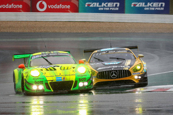 2018ニュルブルクリンク24時間レース ポルシェ911GT3R メルセデスAMG GT3