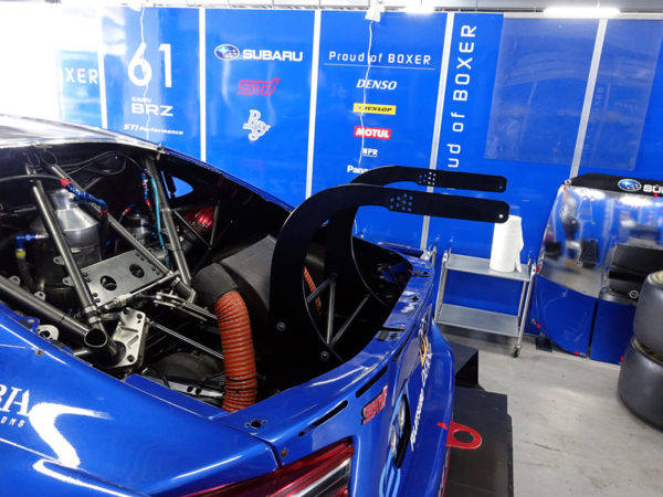 スバル STIの先端技術 決定版 Vol.13　富士スピードウェイ　GT300　BRZ　スワンネック式GTウイング