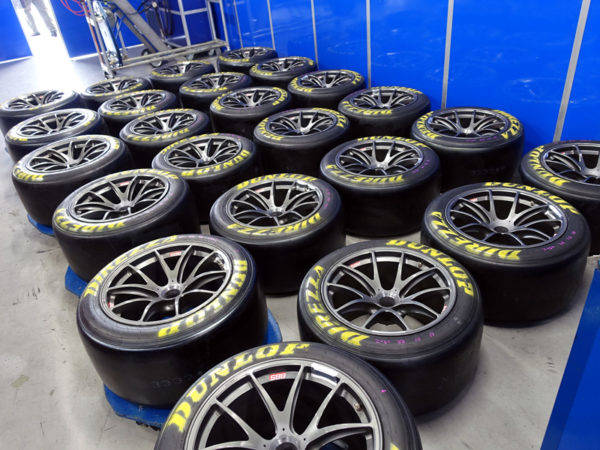 スバル STIの先端技術 決定版 Vol.13　富士スピードウェイ　GT300　BRZ　使用タイヤ