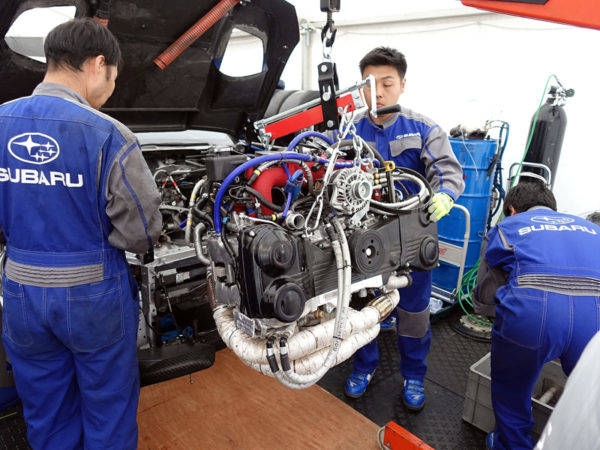 スバル STIの先端技術 決定版 Vol.14 スバル WRX STI ニュルブルクリンク24時間レースクラス優勝 エンジン脱着風景