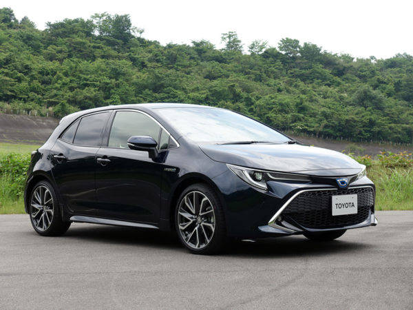 トヨタ　カローラハッチバックプロトタイプ　1.8Lハイブリッド　フロントスタイル