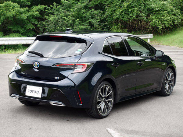 トヨタ　カローラハッチバックプロトタイプ　1.8Lハイブリッド　リヤスタイル