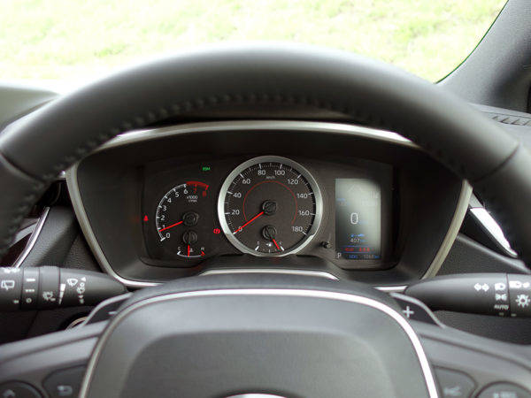 トヨタ　カローラハッチバックプロトタイプ　1.2Lターボ　CVT　メーター