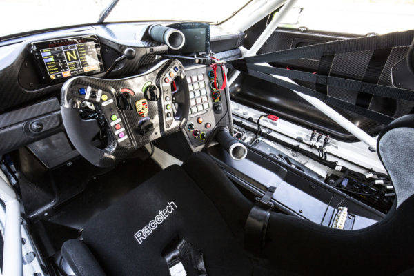 ポルシェ　911GT3R　コックピット