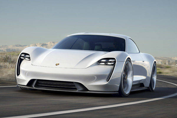ポルシェ　ミッションE　2020年日本導入