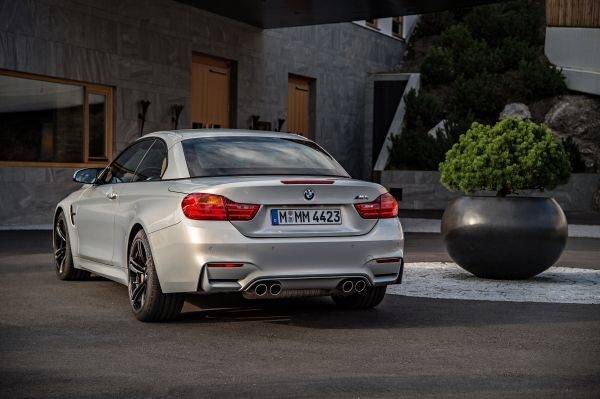 BMW M4カブリオレ リヤスタイル クローズ