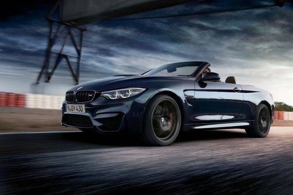 BMW M4 カブリオレ30 Jahre マカオ・ブルー・メタリック