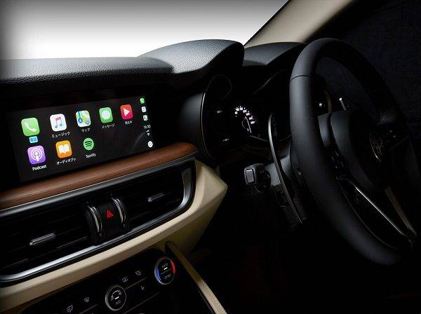 アルファロメオ　ステルヴィオ　アップルCarPlay
