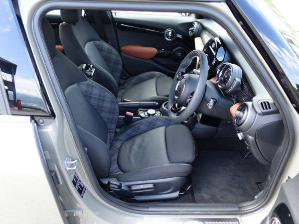繁浩太郎の言いたい放題　MINI　試乗　MINI5ドア　インテリア
