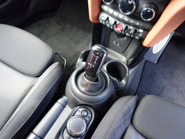 繁浩太郎の言いたい放題　MINI　試乗　MINI5ドア　セレクターレバー　7速DCT