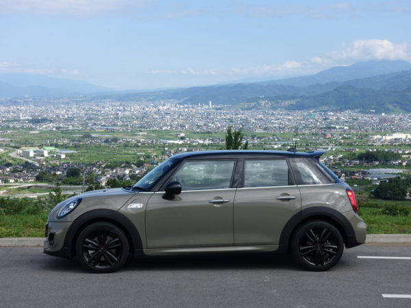 繁浩太郎の言いたい放題　MINI　試乗　MINI5ドア　サイドビュー