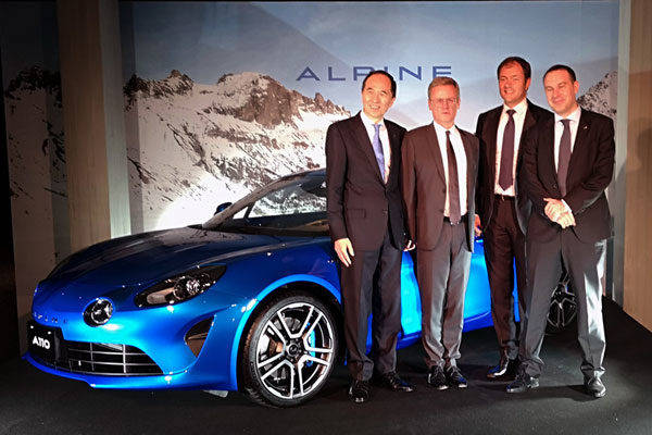 アルピーヌ　A110　大極司CEO　ローラン・ピック駐日フランス大使　マーケティング担当ジュリアン・ジェファード氏　トマ・ビルコCOO