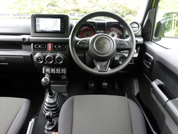 スズキ　新型ジムニー　インテリア　コックピット