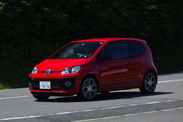 フォルクスワーゲン　up! GTI　試乗　走行風景