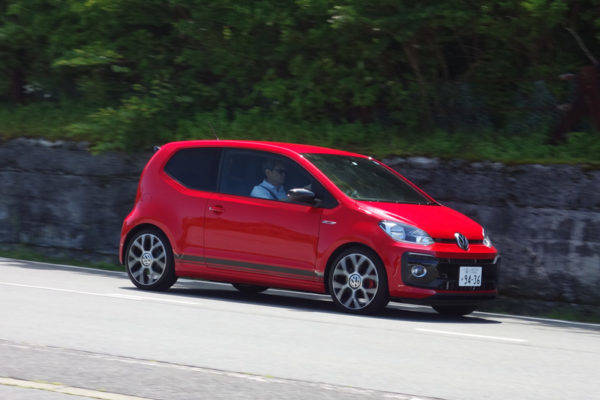 フォルクスワーゲン　up! GTI　試乗　走行風景