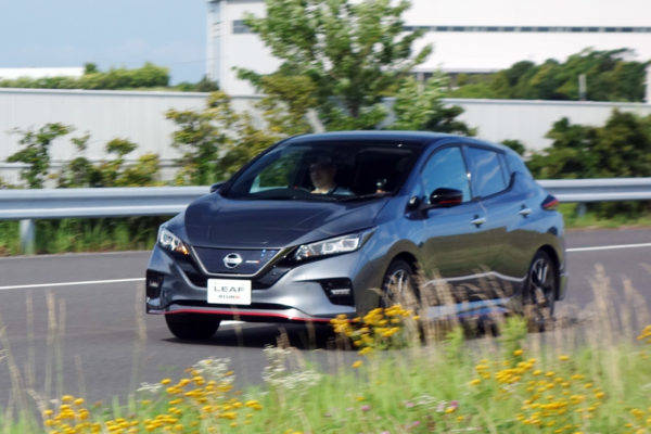 日産　リーフNISMO　試乗　走行風景
