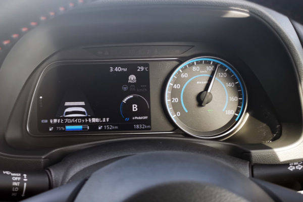 日産　リーフNISMO　試乗　モードB状態