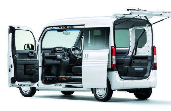 ホンダ N-VAN リア
