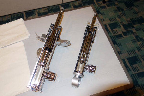 トヨタ　カローラ スポーツ　リニアソレノイドAVS