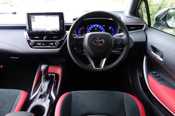 トヨタ　カローラ スポーツ　ハイブリッドG“Z”　インテリア