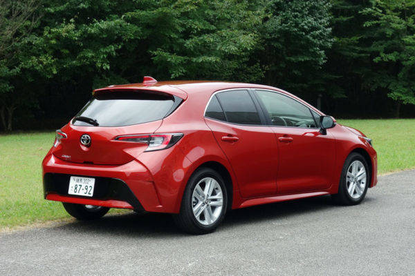 トヨタ　カローラ スポーツ　G“Z”　リヤスタイル