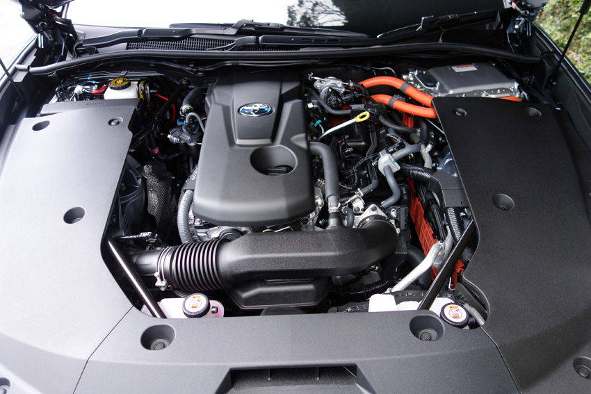 トヨタ　クラウン　公道試乗　G　エンジンルーム　2.5L4気筒ハイブリッドパワーユニット