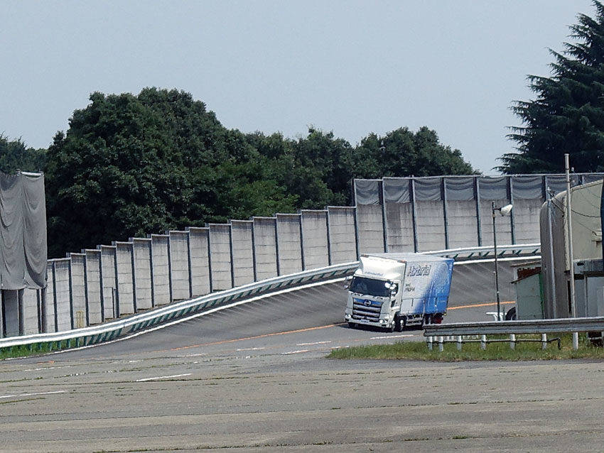 日野自動車　新ハイブリッドシステム　プロティア・ハイブリッド　テスト走行風景