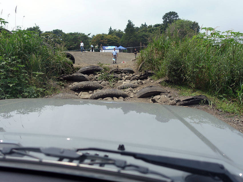 スズキ　ジムニー　試乗　悪路走行風景