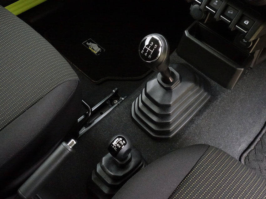 スズキ　ジムニー　試乗　シフトレバー　トランスファーレバー
