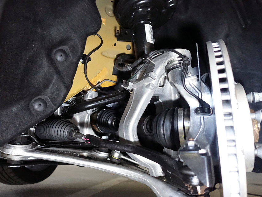 ルノー　新型メガーヌ・ルノースポール　3代目メガーヌ　フロントストラット式サスペンション