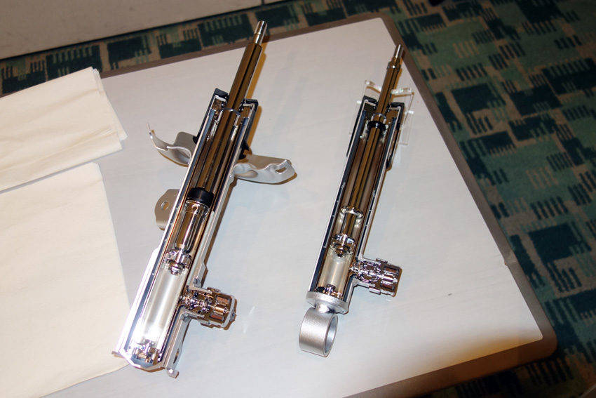 トヨタ TNGA-C カローラスポーツ セミアクティブ式可変ダンパー