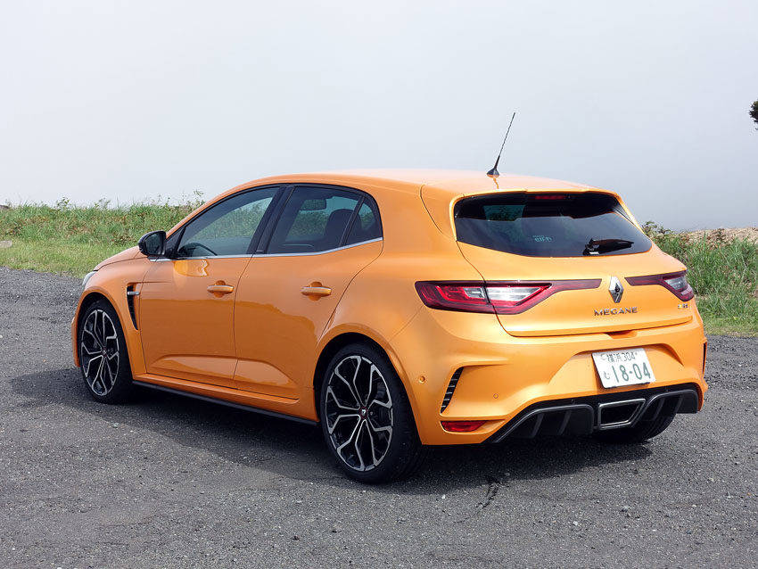 ルノー　メガーヌR.S. ルノースポール　試乗　リヤイメージ　箱根ターンパイク　大観山