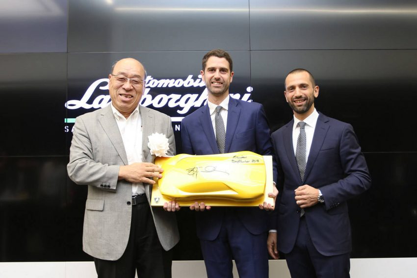 ランボルギーニアジア太平洋地区代表マテオ・オルテンツィ ランボルギーニ・ジャパン代表フランチェスコ・クレシ タジマモーターコーポレーション代表取締役会長兼社長田嶋伸博
